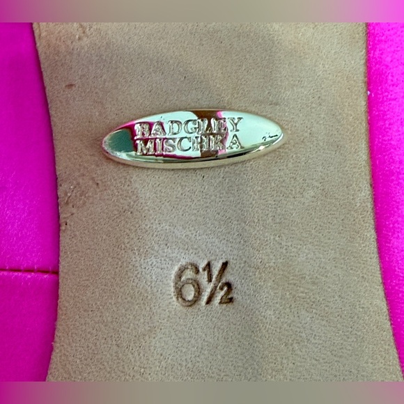 Badgley Mischka Hot Pink Satin Crystal Buckle Pumps Size 6.5 - Picture 5 of 6